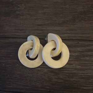 Chic Cream Interlinked Earrings